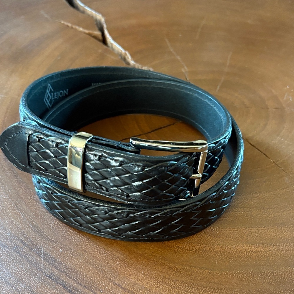 Lejon Italian Leather Belt/ Size 38/ like new!